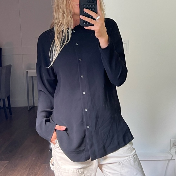 Black aritzia blouse - Picture 3 of 4